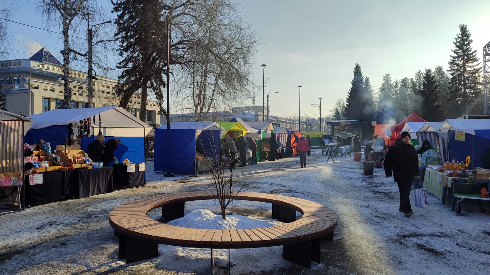 Сегодня, 16 марта, на главной площади Горно-Алтайска проходит  республиканская ярмарка